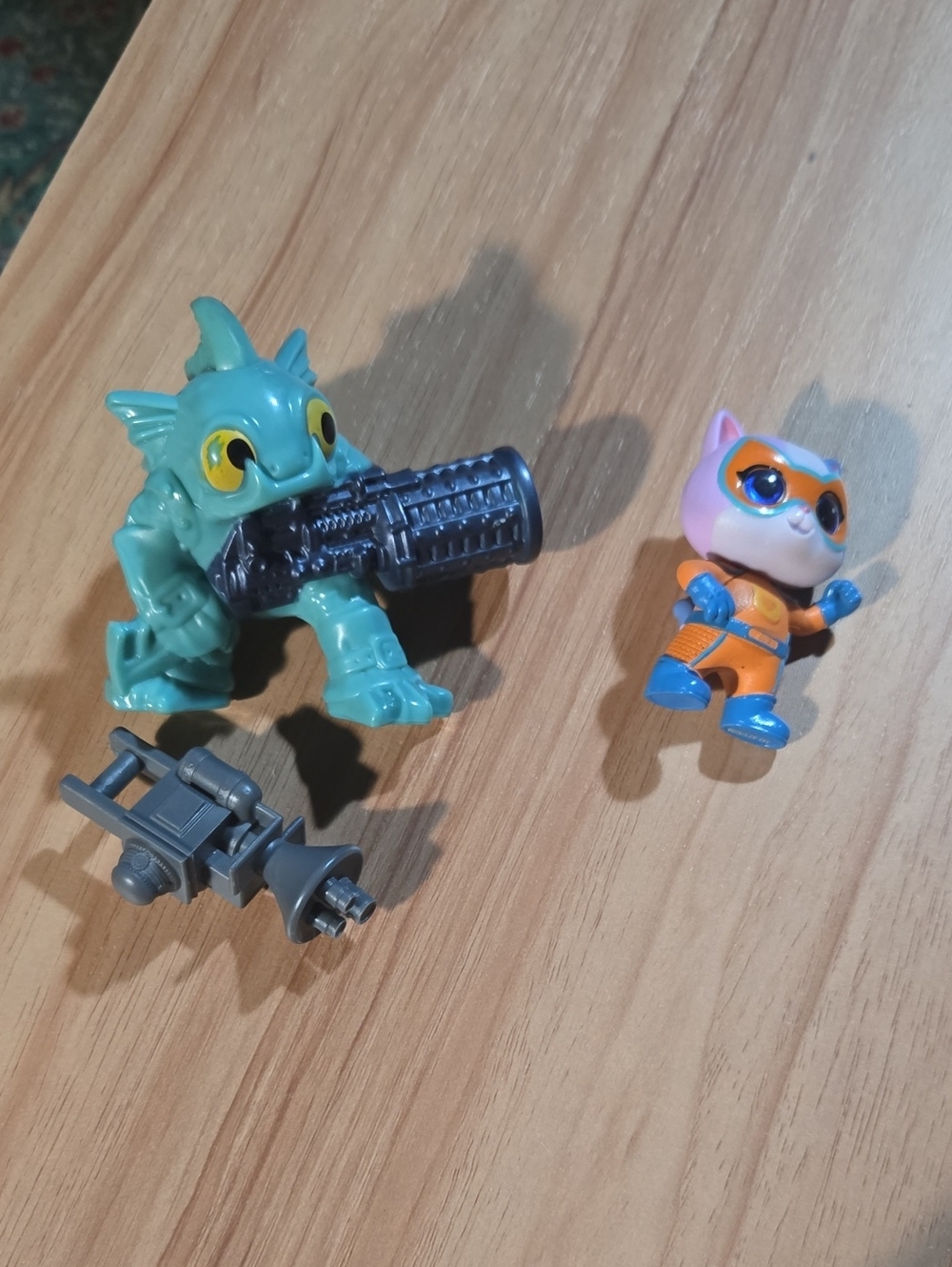 Green Fish Creature Toy with Removable Gun Accessory. Super Cat